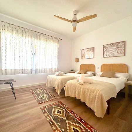 Villa Alboran Beachfront 9Pax Torre de Benagalbon Exterior photo
